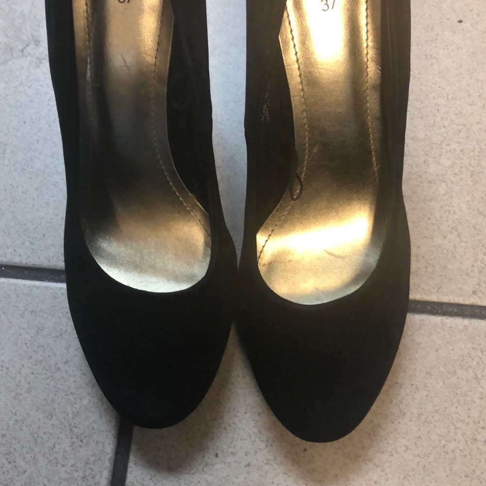 Heels - Picture 3 of 6